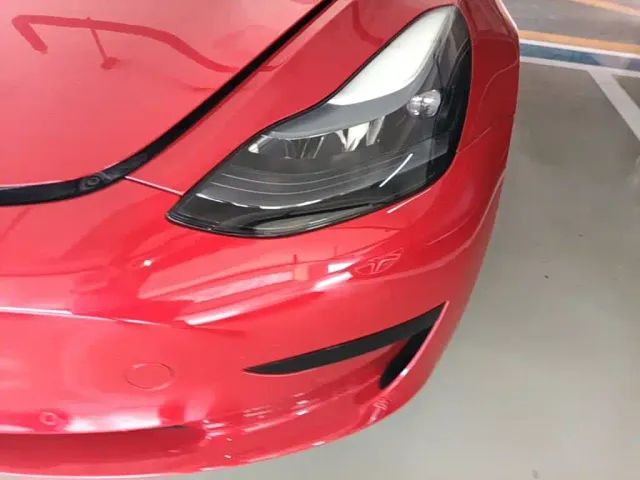 Tesla Model 3 — Фото автомобиля 23