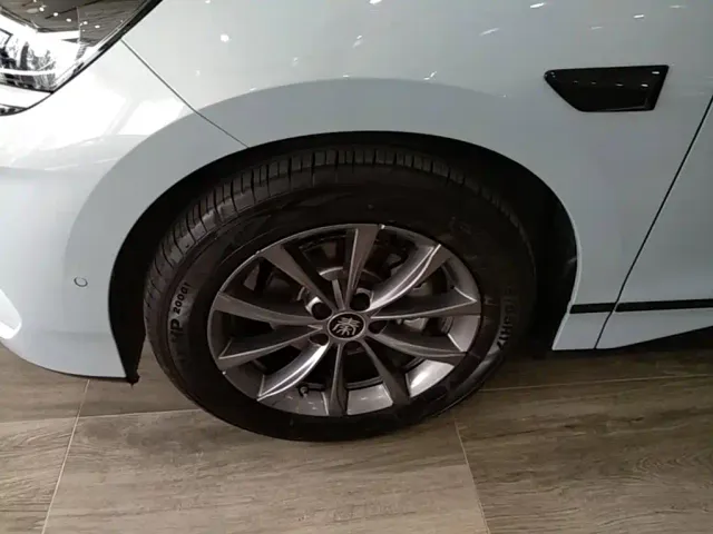 BYD Qin L — Фото автомобиля 22