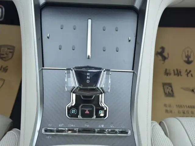 Denza Z9GT — Фото автомобиля 10
