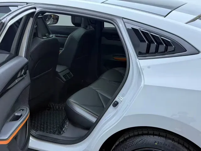 Changan Changan UNI-V iDD 2023 ZhiDian iDD 1.5T 113km Smart Fun Edition — Фото автомобиля 16