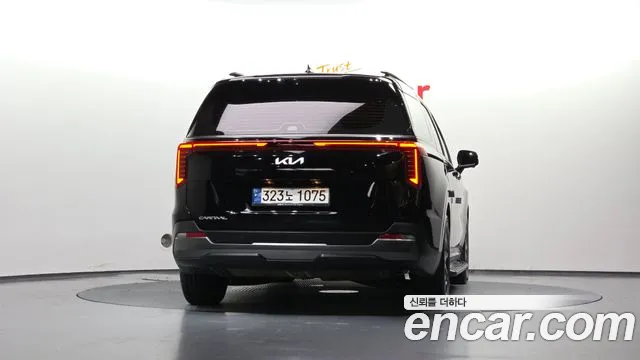 Kia Carnival Generation 4 — Фото автомобиля 4