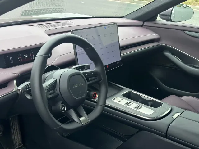 Xiaomi SU7 — Фото автомобиля 7