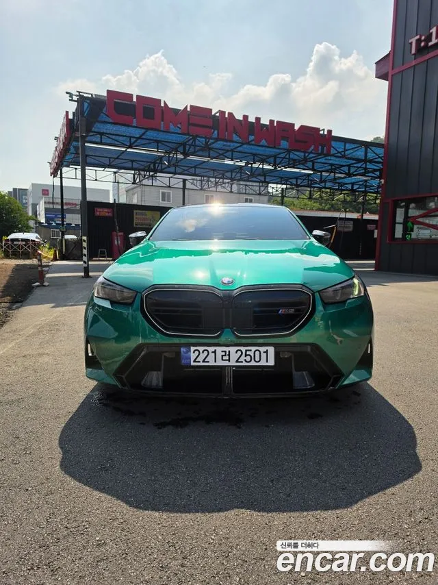 Фотография автомобиля — BMW M5 G90