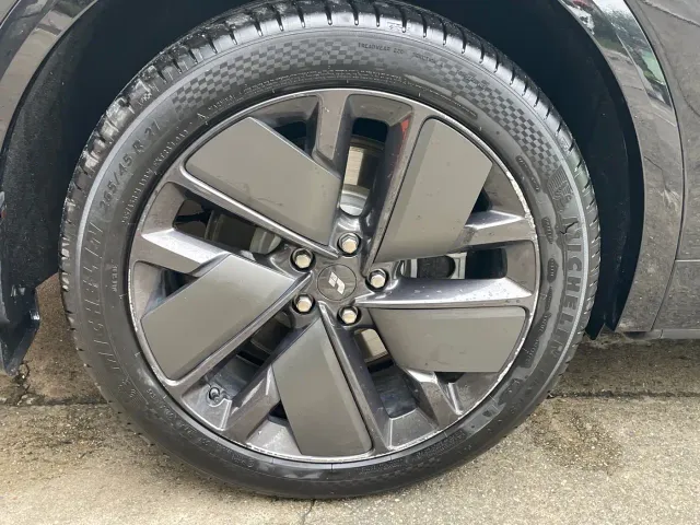Li Auto L7 — Фото автомобиля 14