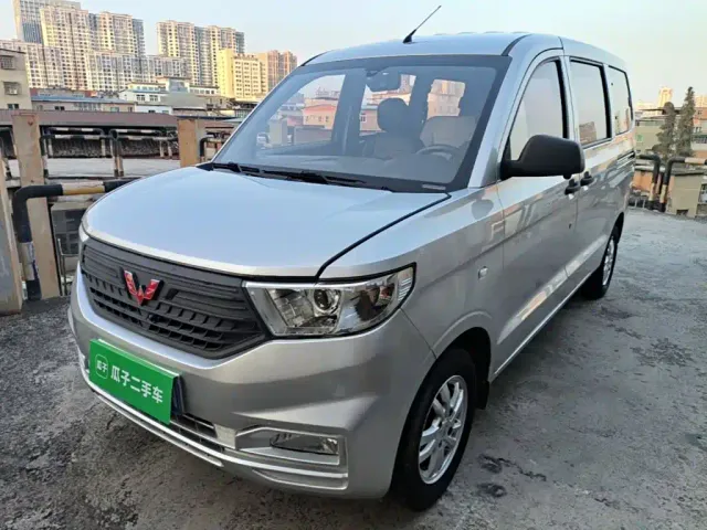 Фотография автомобиля — Wuling Hongguang V