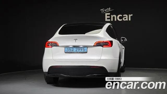 Tesla Model Y — Фото автомобиля 4