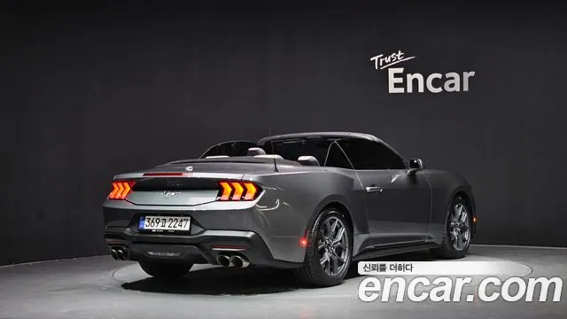 Ford Mustang Mustang 7 поколение 2.3 EcoBoost Premium Кабриолет — Фото автомобиля 2