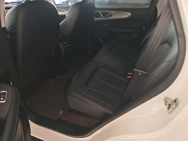 Roewe RX5 — Фото автомобиля 16