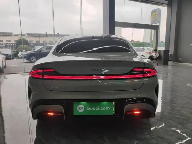 Xiaomi SU7 — Фото автомобиля 5