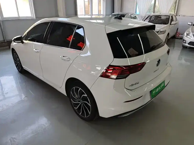 Volkswagen Golf — Фото автомобиля 4