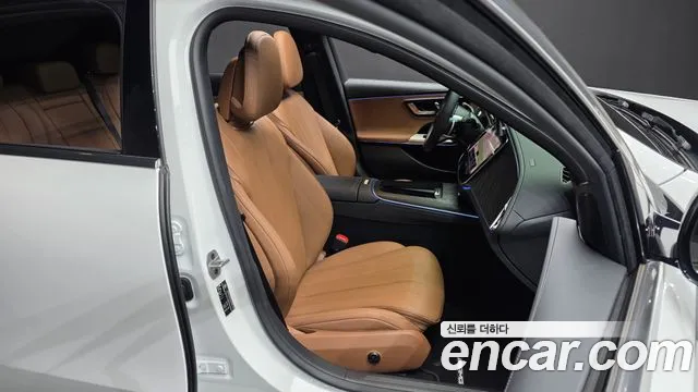 Mercedes-Benz E-Class W214 — Фото автомобиля 16