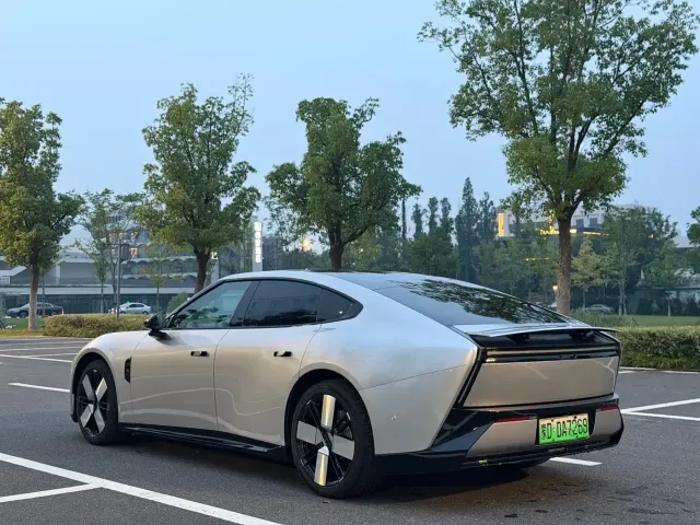 Xpeng P7 — Фото автомобиля 4