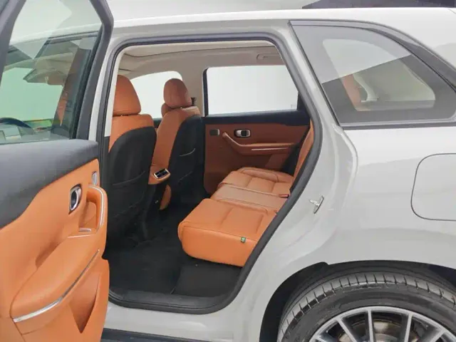 Leapmotor C10 — Фото автомобиля 11