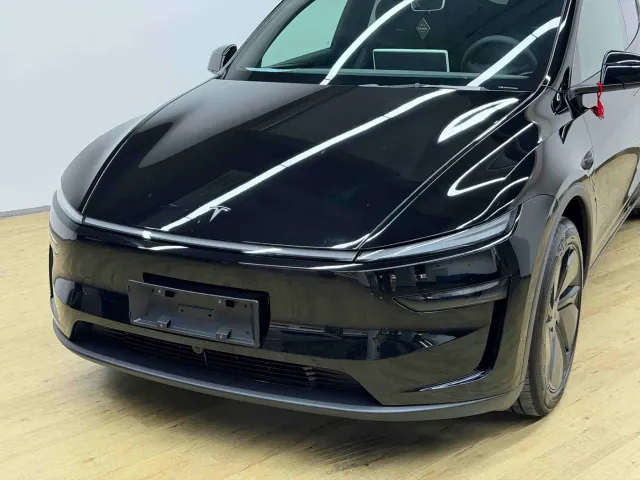 Tesla Model Y — Фото автомобиля 4