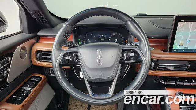 Lincoln Aviator — Фото автомобиля 12