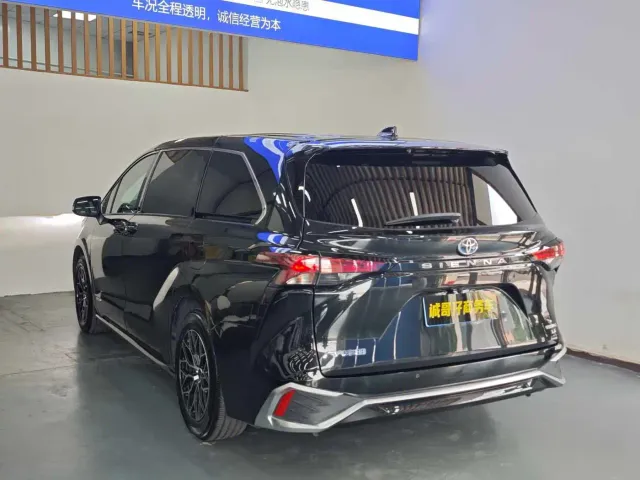 Toyota Sienna — Фото автомобиля 28