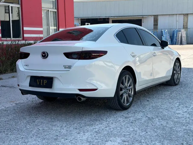 Mazda Axela — Фото автомобиля 5