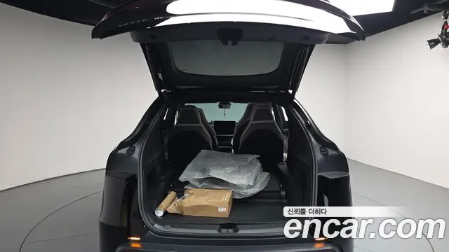 Tesla Model Y — Фото автомобиля 26