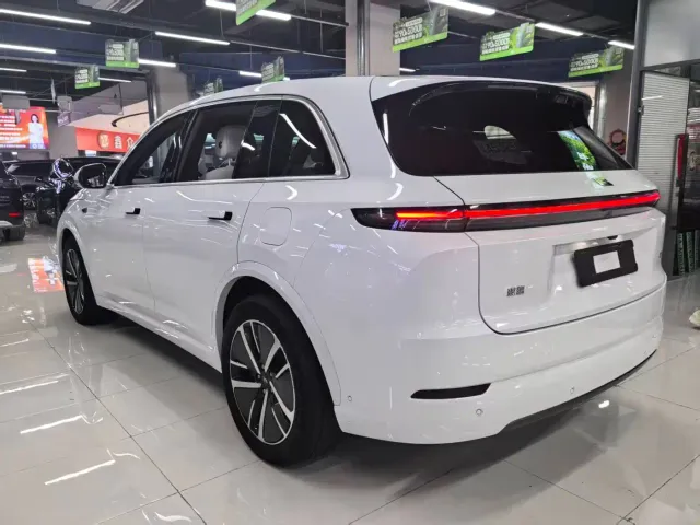 Li Auto L7 — Фото автомобиля 6