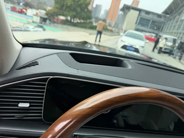 Mercedes-Benz GLS-Class — Фото автомобиля 10