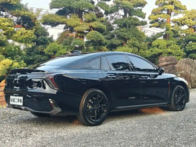 Hongqi H6 — Фото автомобиля 26