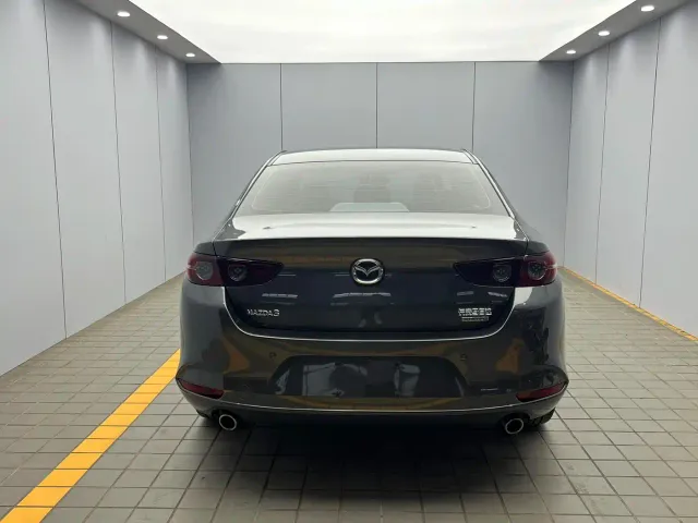 Mazda Axela — Фото автомобиля 5