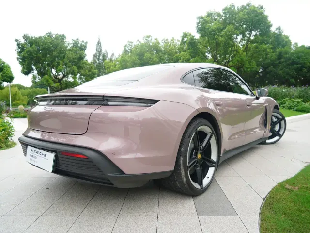 Porsche Taycan — Фото автомобиля 20