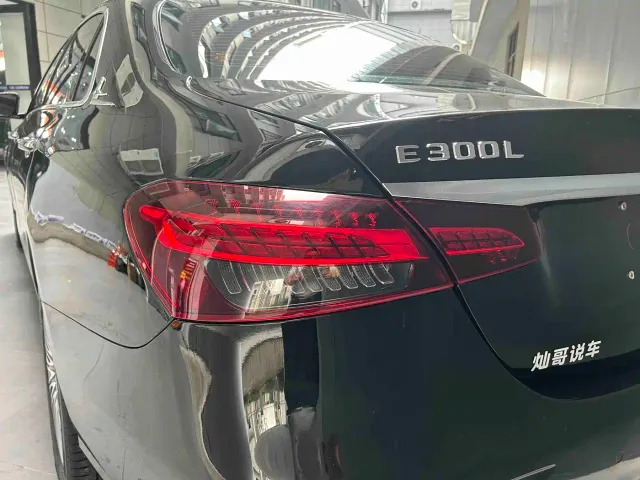 Mercedes-Benz E-Class — Фото автомобиля 11