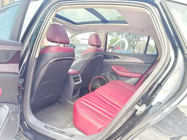 Hongqi Hongqi H5 2024 2.0T Automatic Smart Connect Flag Smooth Edition — Фото автомобиля 7