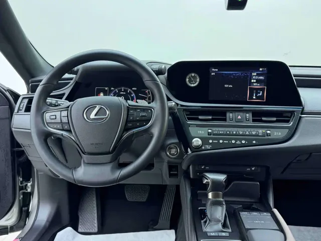 Lexus ES — Фото автомобиля 14