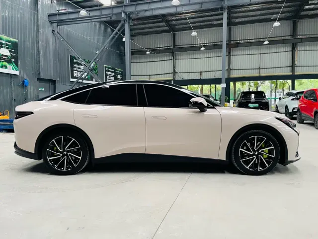 Arcfox Alpha S5 — Фото автомобиля 5