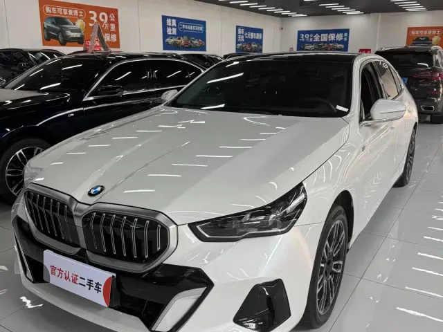 BMW 5 Series — Фото автомобиля 3
