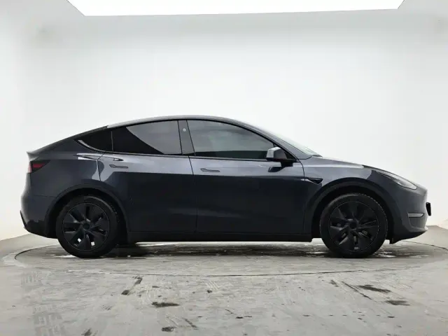 Tesla Model Y — Фото автомобиля 5