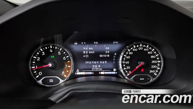 Jeep Renegade — Фото автомобиля 11