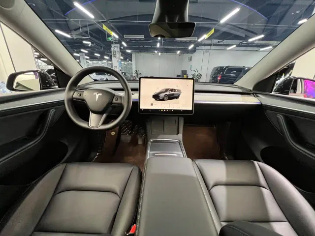 Tesla Model Y — Фото автомобиля 8