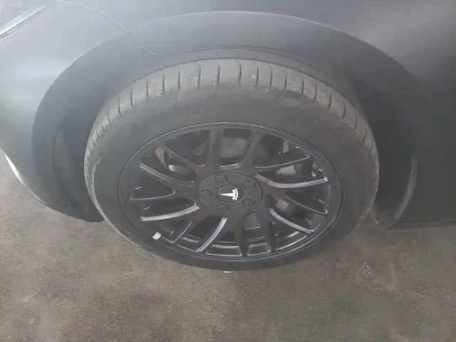 Tesla Model 3 — Фото автомобиля 22