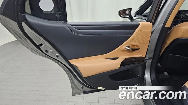 Lexus ES — Фото автомобиля 24