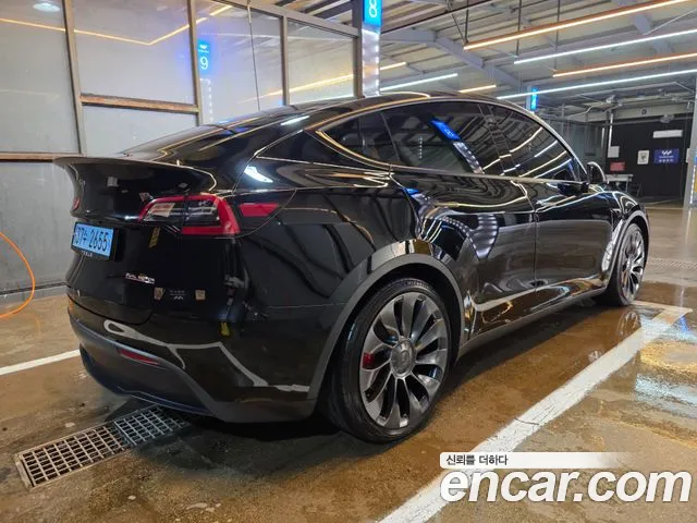 Tesla Model Y — Фото автомобиля 4