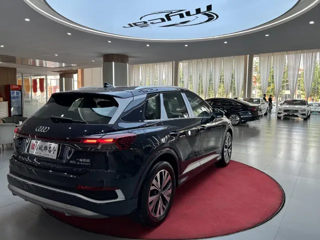 Audi Q4 e-tron — Фото автомобиля 5