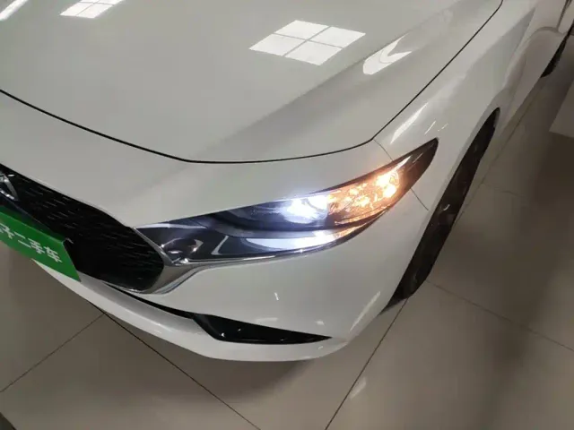 Mazda Axela — Фото автомобиля 23