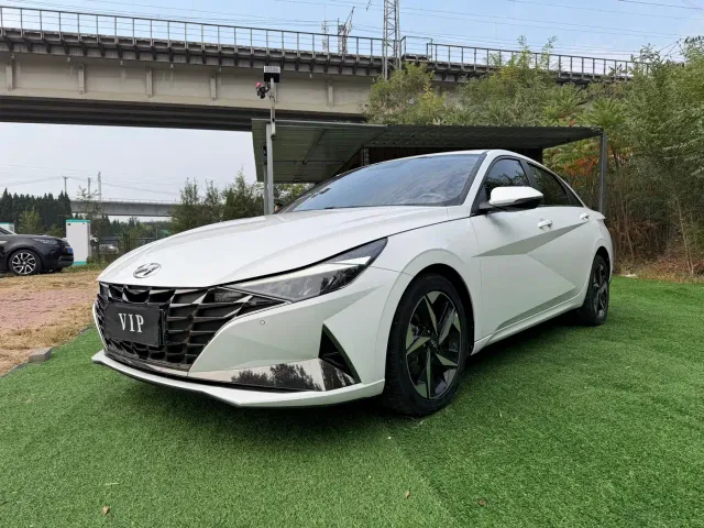 Фотография автомобиля — Hyundai Elantra