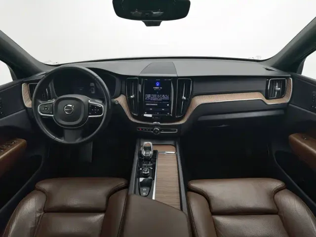 Volvo XC60 — Фото автомобиля 5