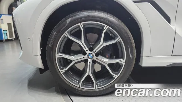 BMW X6 xDrive40i M Sport — Фото автомобиля 4
