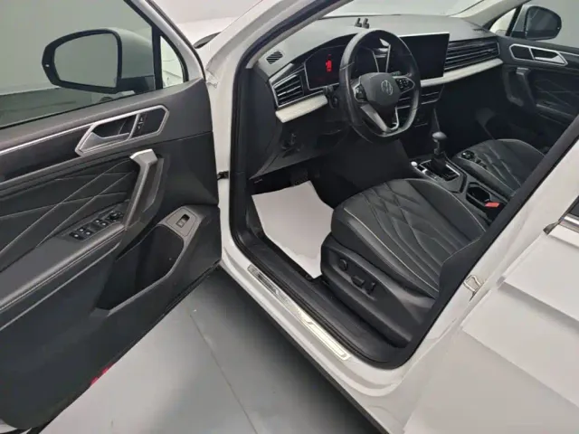 Volkswagen Tiguan L — Фото автомобиля 15