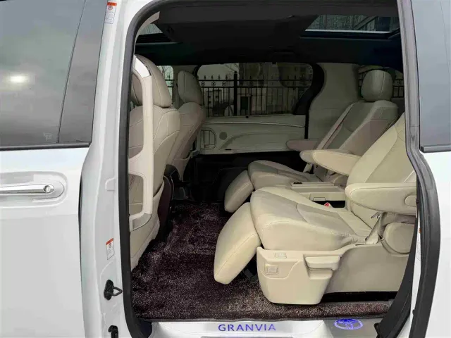 Toyota Granvia — Фото автомобиля 7