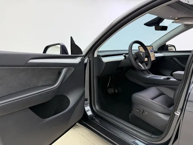 Tesla Model Y — Фото автомобиля 6