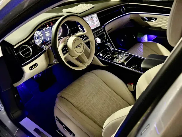 Bentley Flying Spur — Фото автомобиля 20