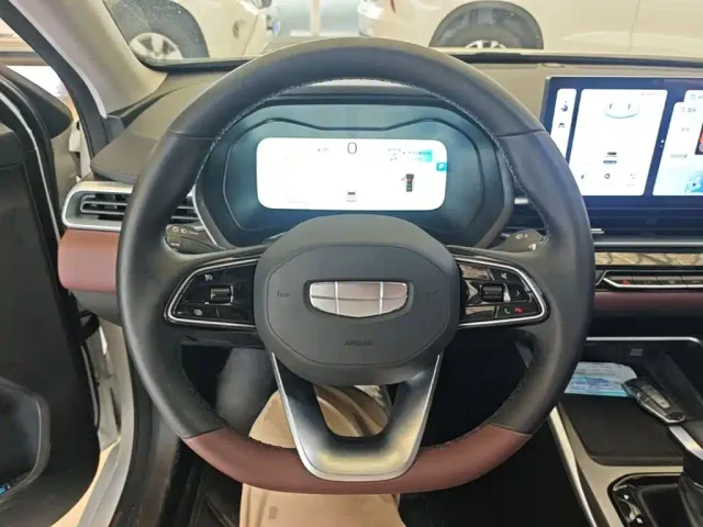 Geely Emgrand — Фото автомобиля 10