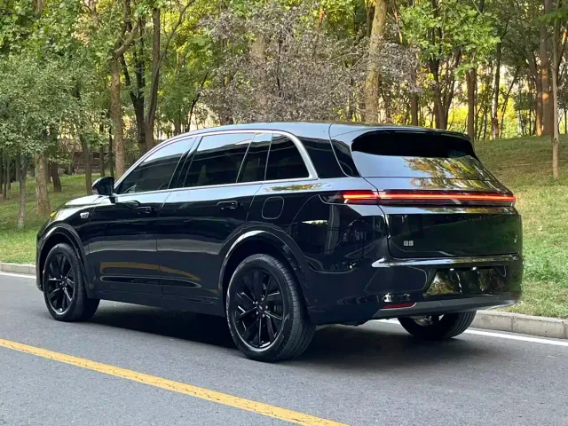 Li Auto L7 — Фото автомобиля 3