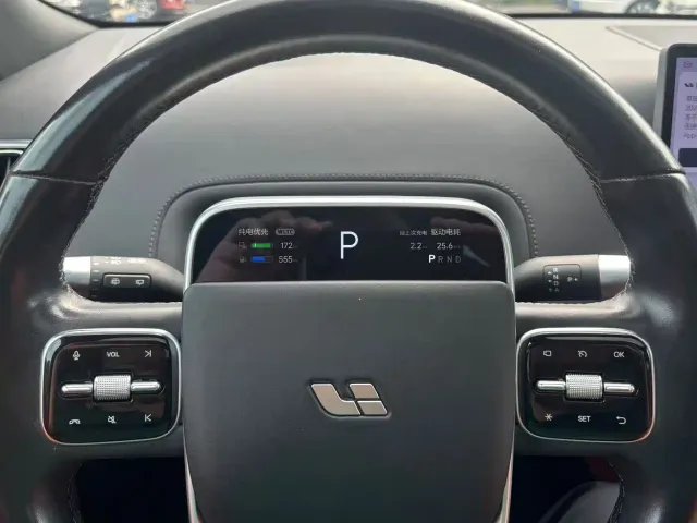 Li Auto L8 — Фото автомобиля 6